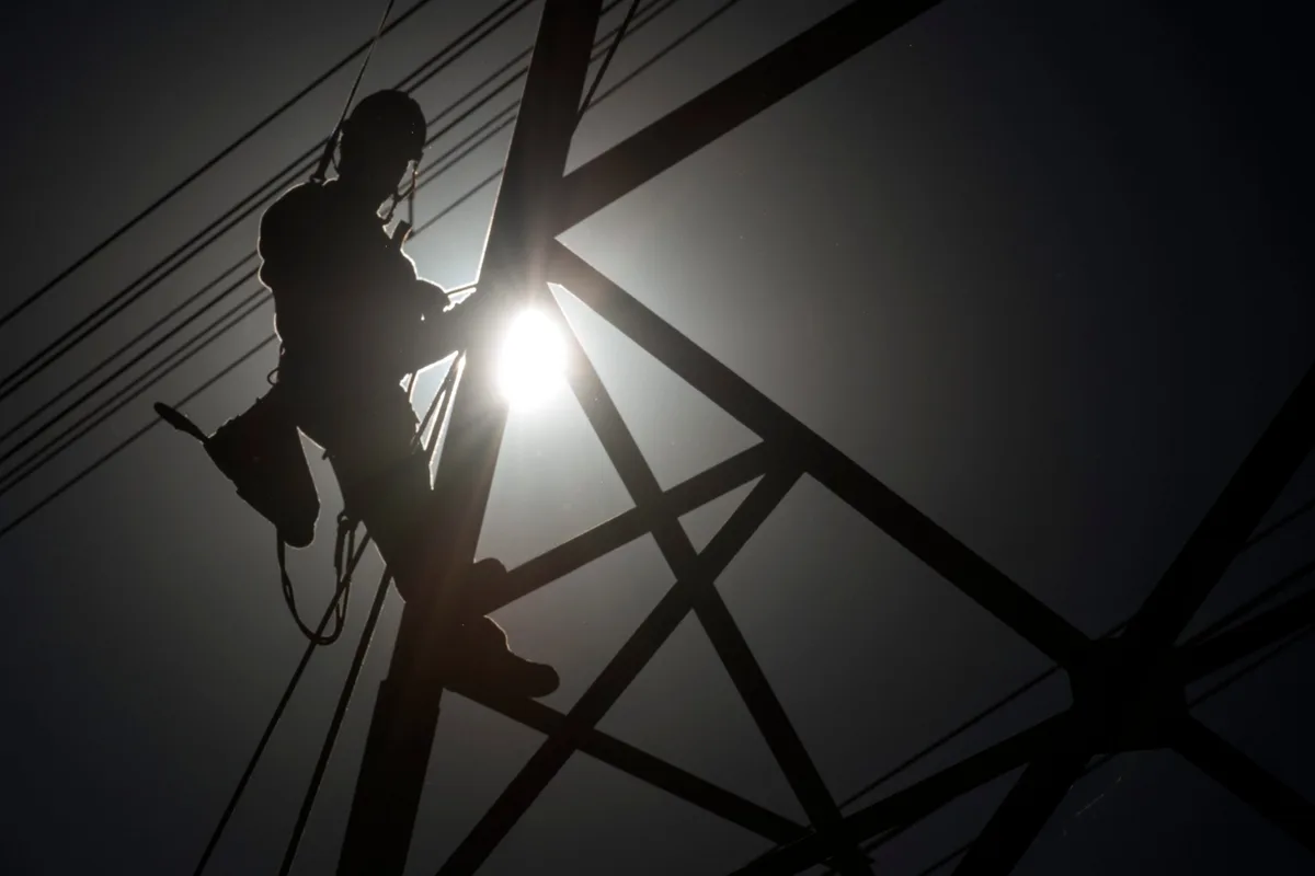 Ejecutivos de empresa proponen ajustes para fortalecer la reforma del sector eléctrico en Panamá