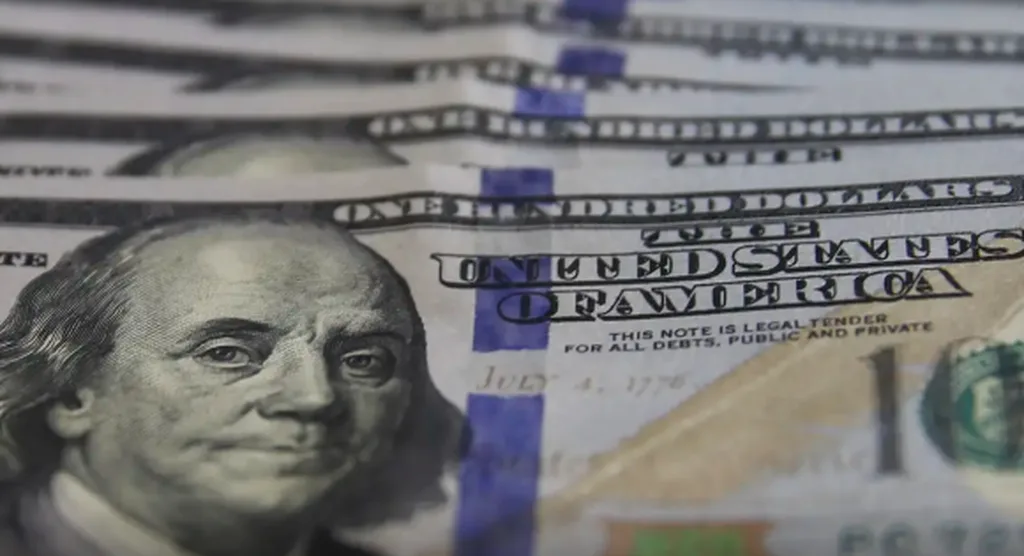 Dólar cai 0,31% e fecha a R$ 5,17 no último pregão de agosto