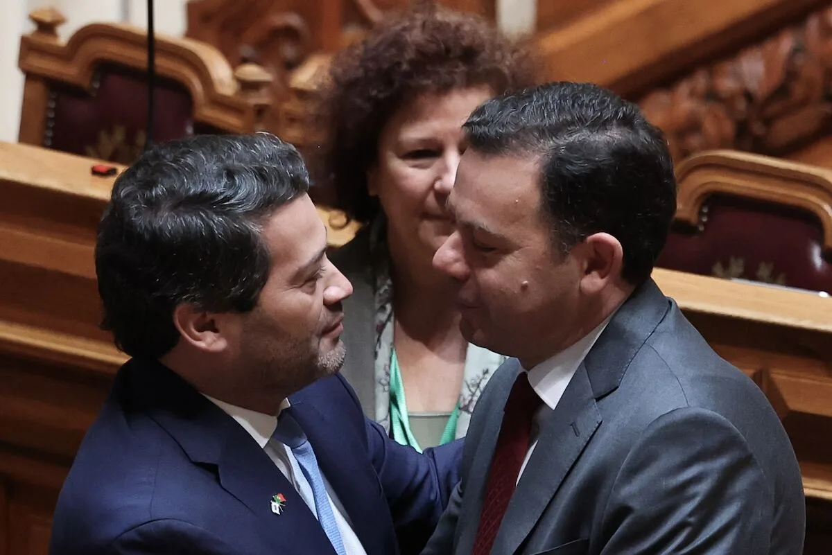 Achas que sabes dançar no Parlamento: “Montenegro no vira a três”
