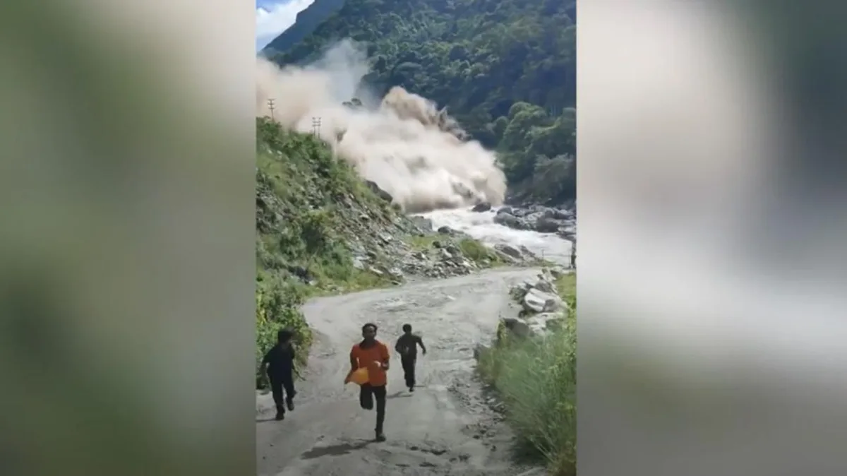 Dramatische Aufnahmen aus Nepal: Augenzeugen filmen Moment, als die Wassermassen kommen