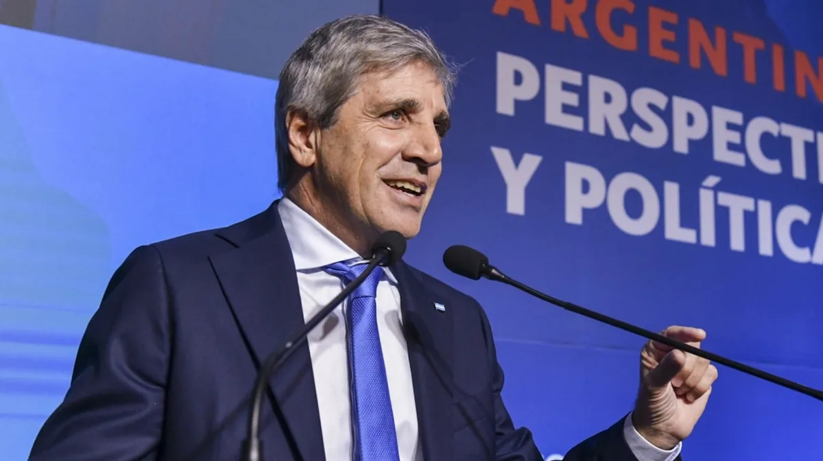 Luis Caputo respondió a las críticas de la UIA: “Defiendo los intereses de los argentinos, no los de algunos empresarios”