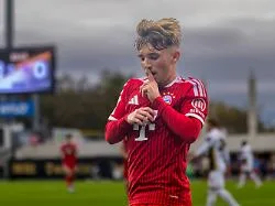 Pfiffe gegen Karl: Bayern-Star entschuldigt sich bei Elversberger Fans