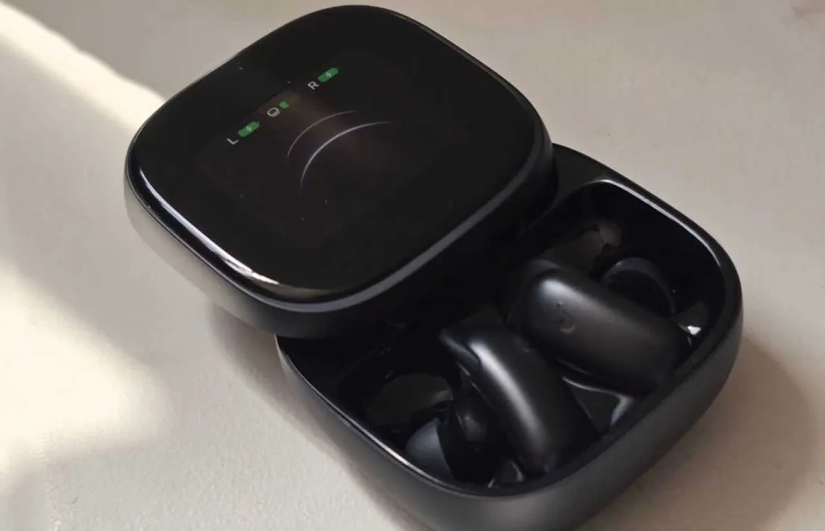 Anker soundcore Liberty 5 Pro Max: ¿vale la pena tener una pantalla en el estuche de tus audífonos?