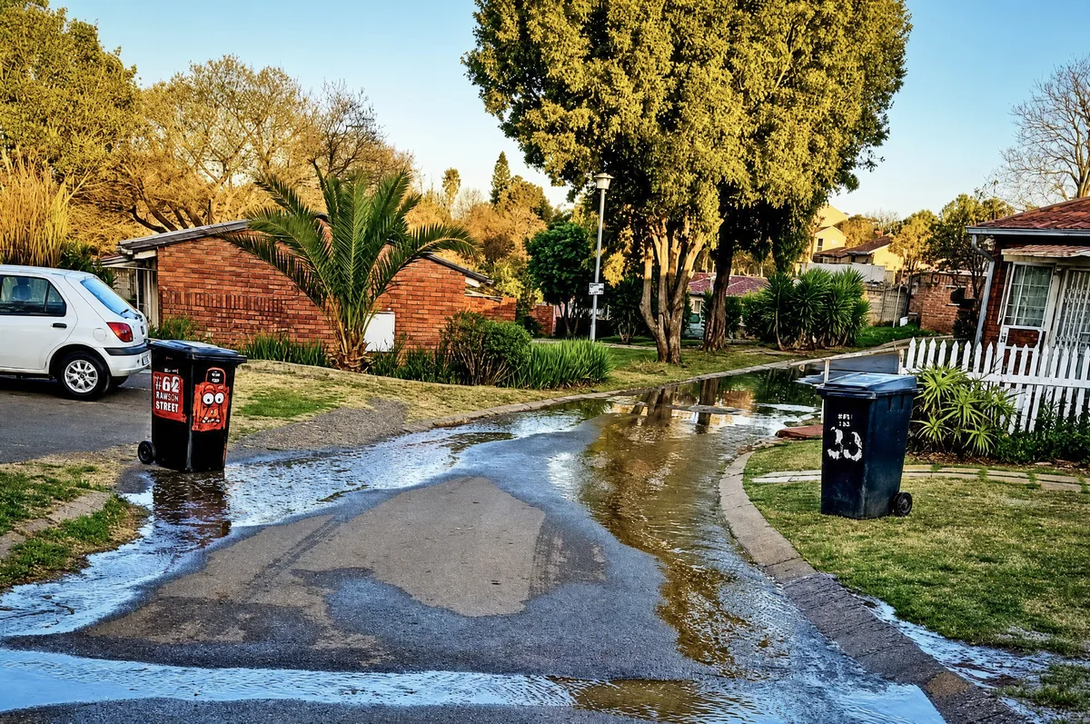 MUNICIPAL DYSFUNCTION: Community members clean up sewage spill at old age home after City inaction
