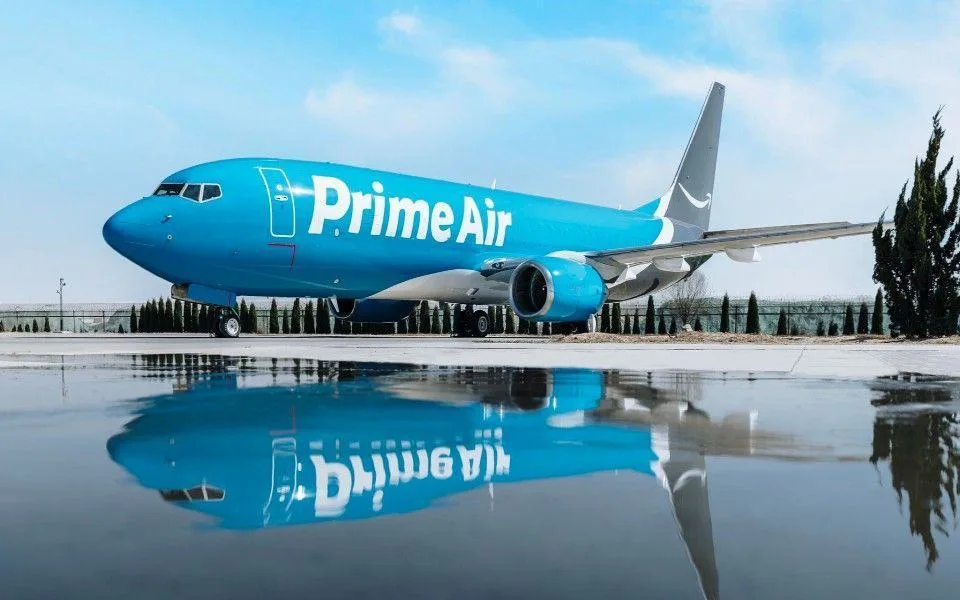 Avião de carga da Amazon Air ultrapassa pista e provoca morte de cinco pessoas