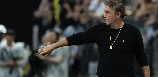 Santos ignora pressão da torcida por demissão e banca Cuca; veja motivos