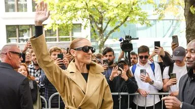 Céline Dion begeistert ihre Fans in Paris