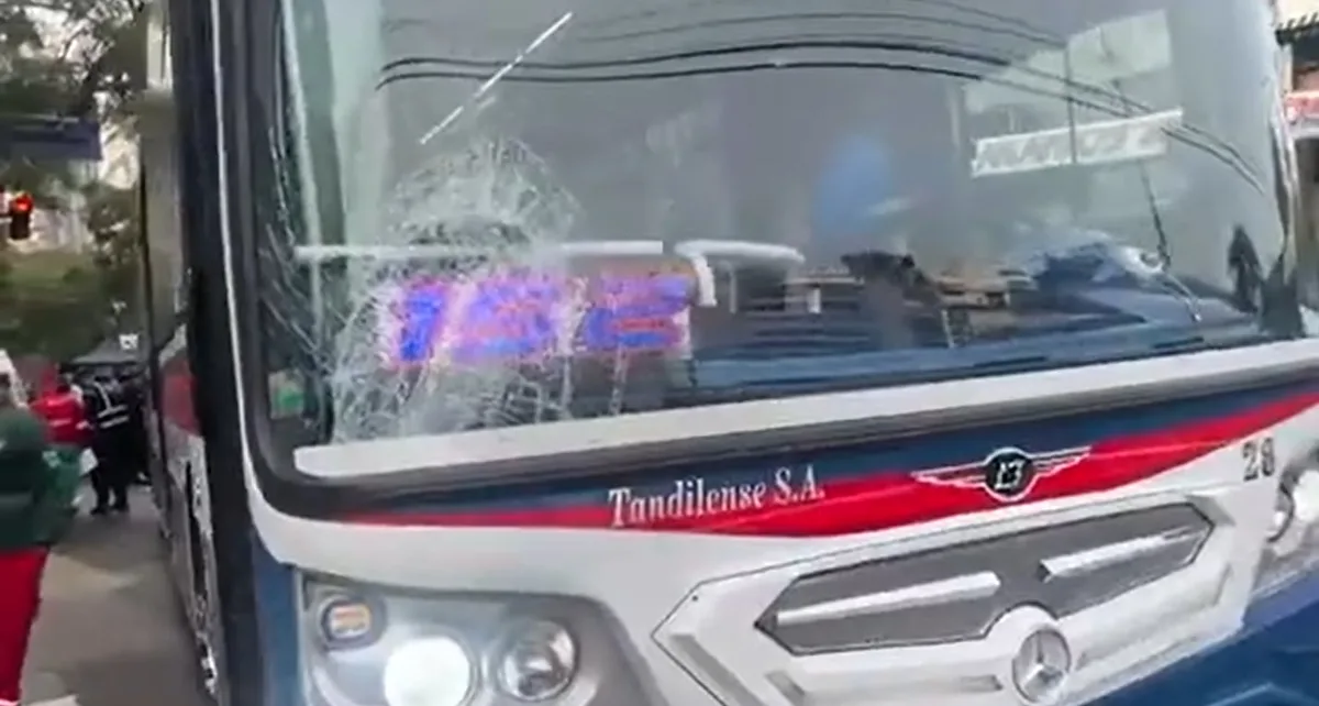 Murió un joven de 30 años tras ser atropellado por un colectivo en avenida Santa Fe
