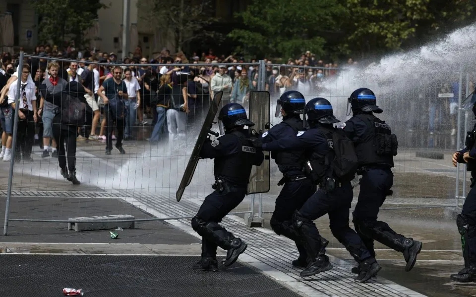 161.500 pessoas desfilaram em França, de acordo com o ministério do Interior francês
