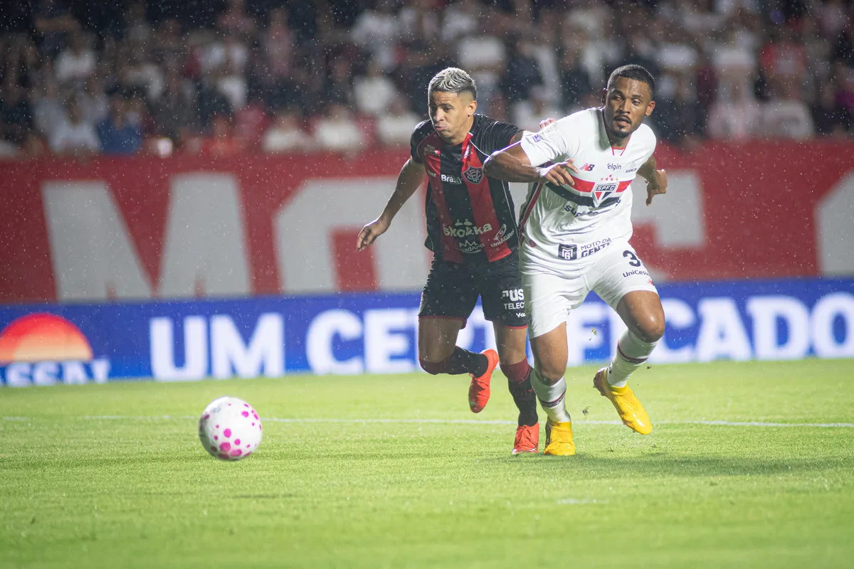 Vitória perde para o São Paulo e segue com jejum fora de casa
