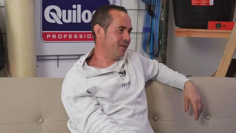 Javier, albañil: "No me iría a una empresa nunca. Poder librar un viernes si me apetece no tiene precio"