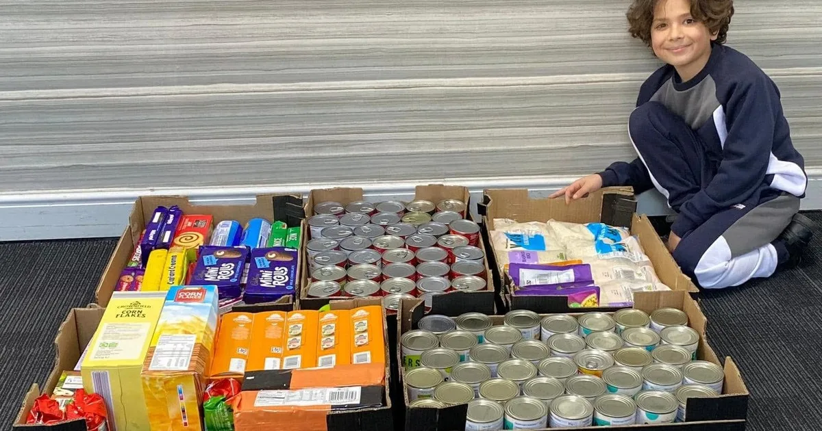 A los 13 años, un niño ya recicló 1,5 millones de latas y convirtió el aluminio en unos 24.000 dólares para ayudar a otras personas