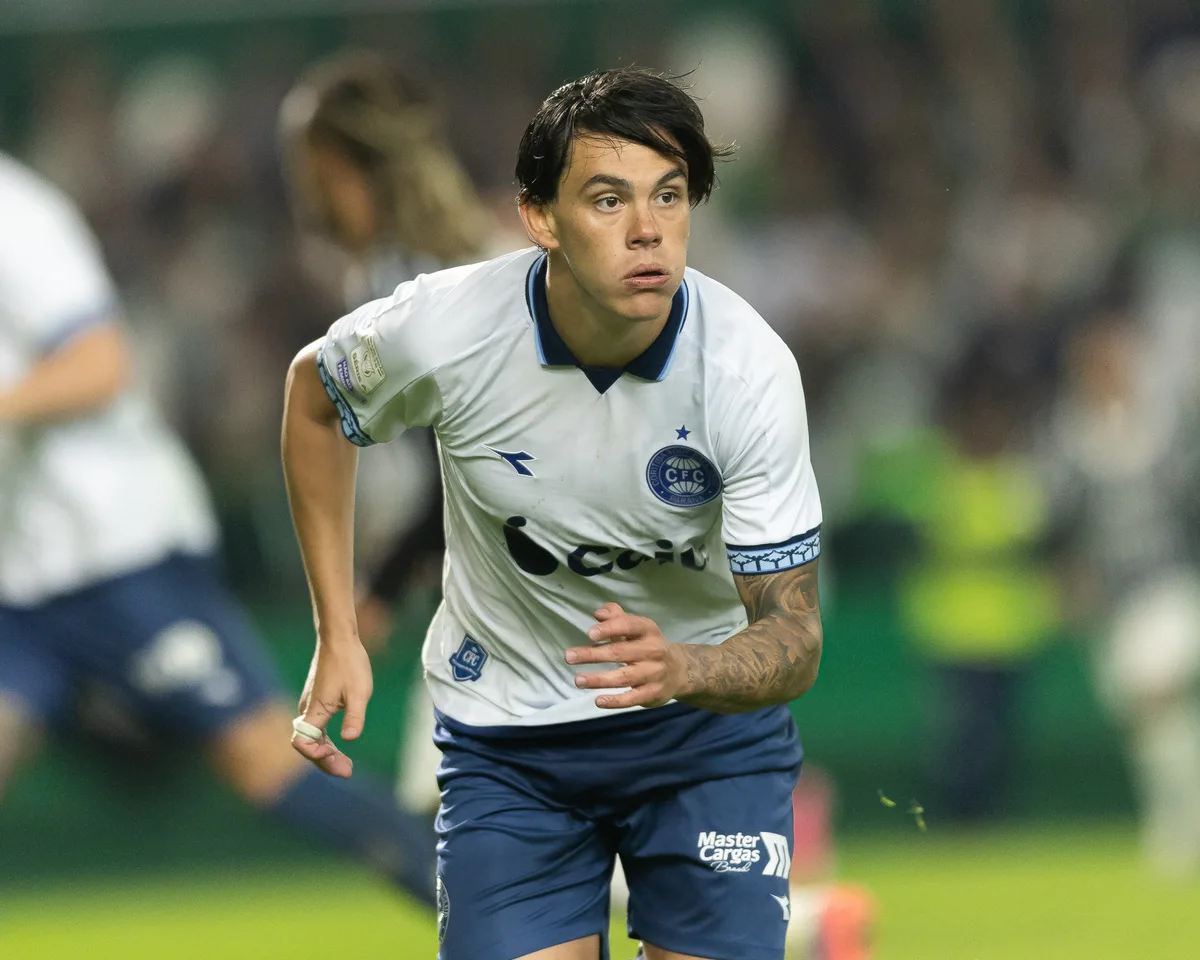 Duas assistências, confiança e foco: JP Chermont vive auge no Coritiba, mas futuro depende do Santos