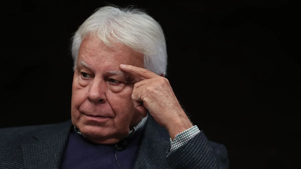 La reflexión de Felipe González (84) sobre la edad: "La vejez empieza cuando tu cabeza se resigna, y mi cabeza no para"