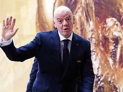 "Sehe dich beim Frisör": Infantinos bizarre Antwort an renitenten Reporter