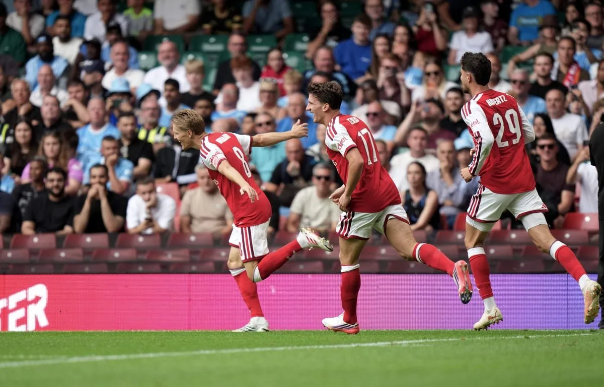 Arsenal - Manchester City : Les Gunners humilient les Citizens et remportent le premier trophée de la saison... Revivez le match avec nous...