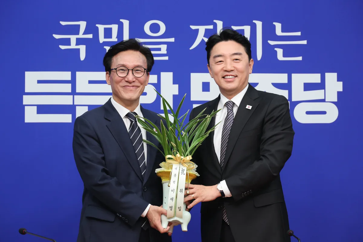 김민석, 대통령비서실장 만나 “원팀 완성… 민생 목소리 靑에 전달하겠다”