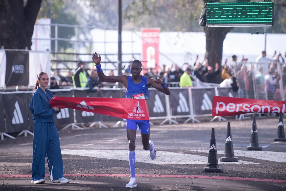 Qué hay detrás de los corredores de Kenia y Etiopía que dominan las grandes maratones