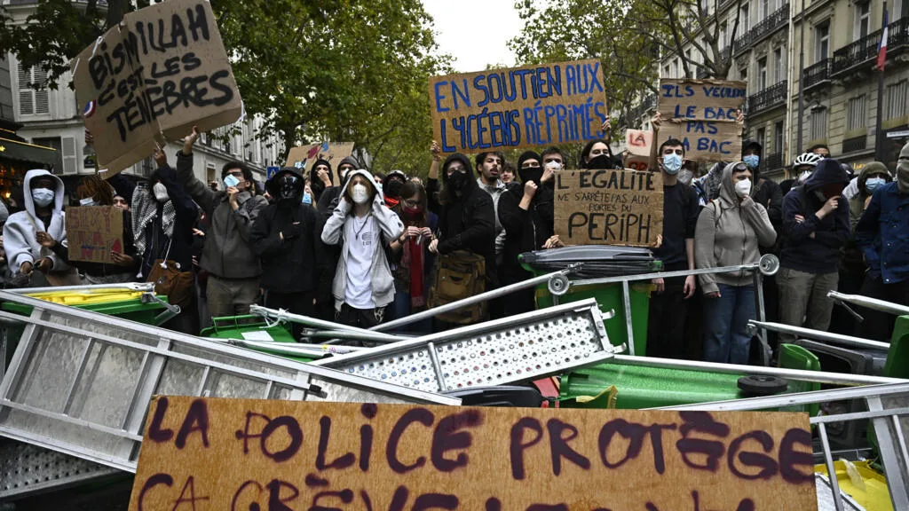 França convoca embaixador do Irã após acusações de repressão a protestos estudantis: 'desinformação de Teerã'