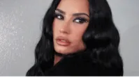 Demi Lovato abre álbum de fotos no Brasil: “Amo brigadeiro”