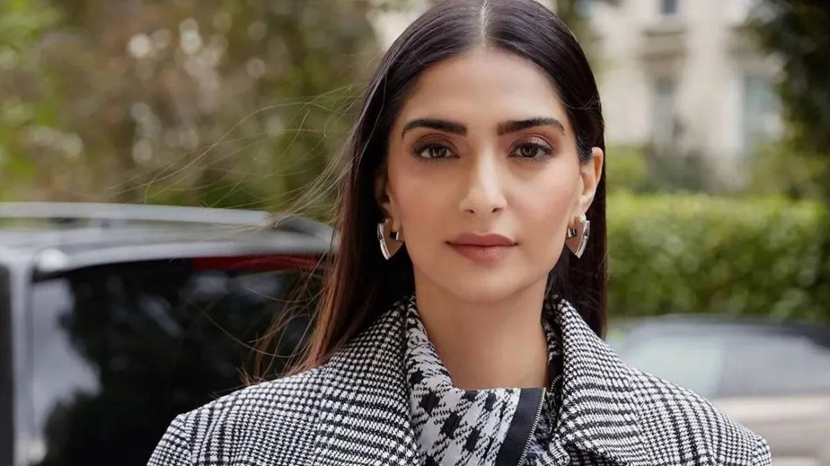 Sonam Kapoor REACTS to notices issued to Mumbai auto drivers