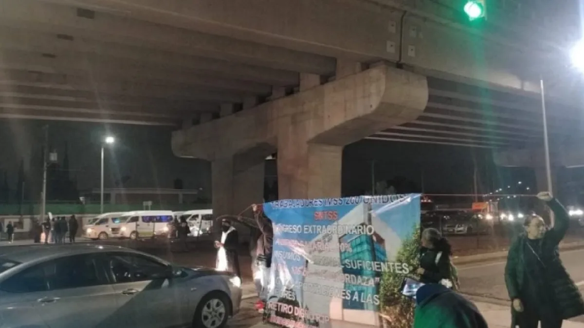 Trabajadores del IMSS bloquean diversas avenidas del Edomex: exigen aumento salarial de 10%