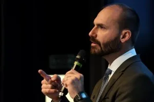 Eduardo Bolsonaro ironiza saída da Häagen-Dazs do Brasil: “É culpa do Bolsonaro!”