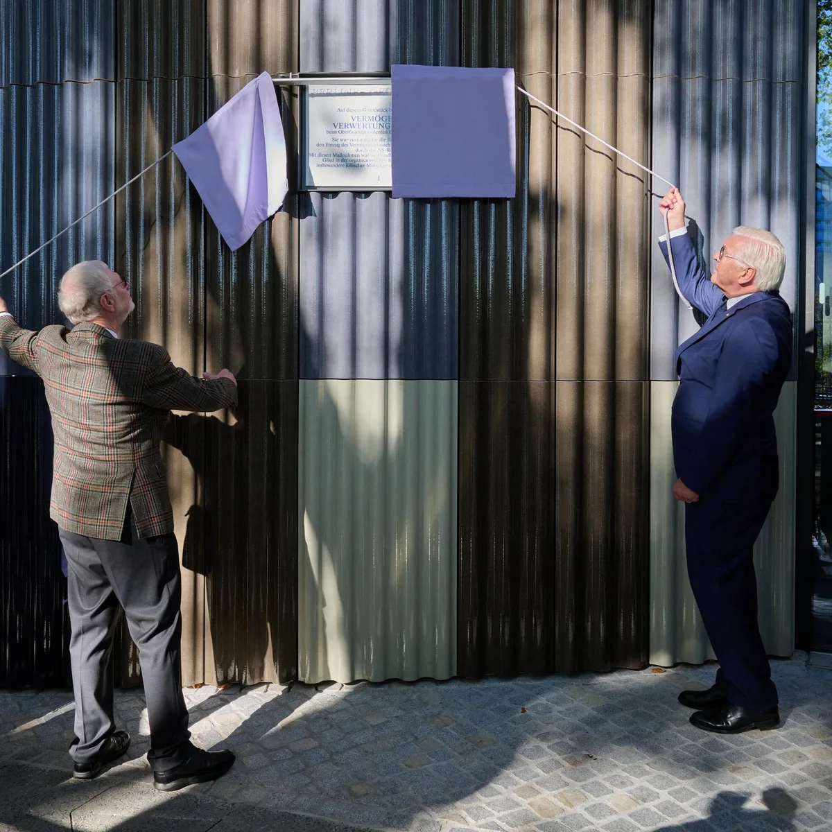 Gedenktafel enthüllt - Steinmeier erinnert an Verbrechen der NS-Vermögensverwertungsstelle