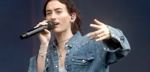 Stella Lefty - Plagiatsvorwürfe gegen US-Sängerin: Hat sie sich bei anderen Songs bedient?
