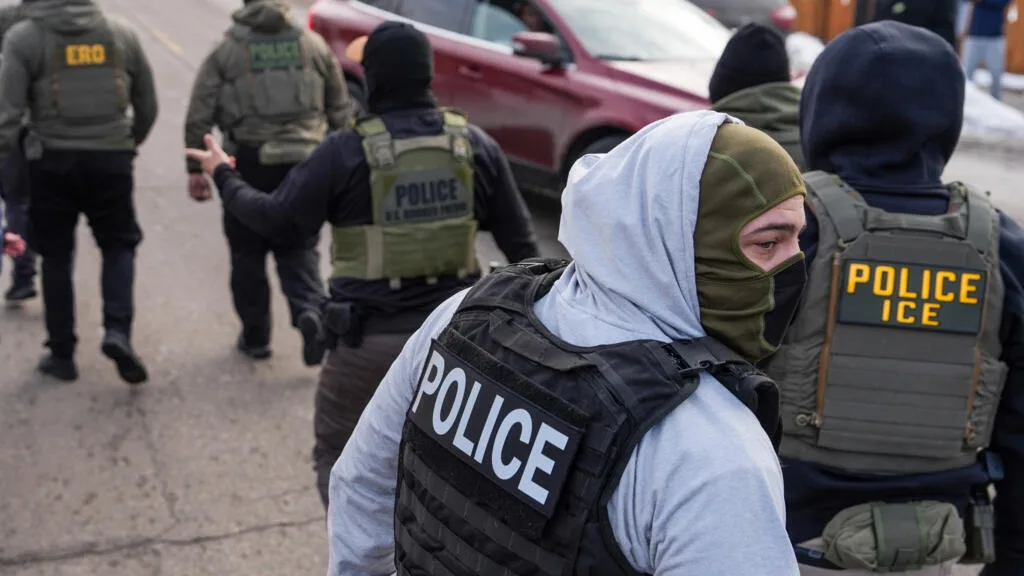 "L'ICE est défaillante" : Amnesty réclame la suppression de la police de l'immigration de Trump