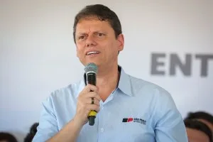 Tarcísio, sobre caso do motorista de Haddad: Agora é esperar o inquérito da Polícia
