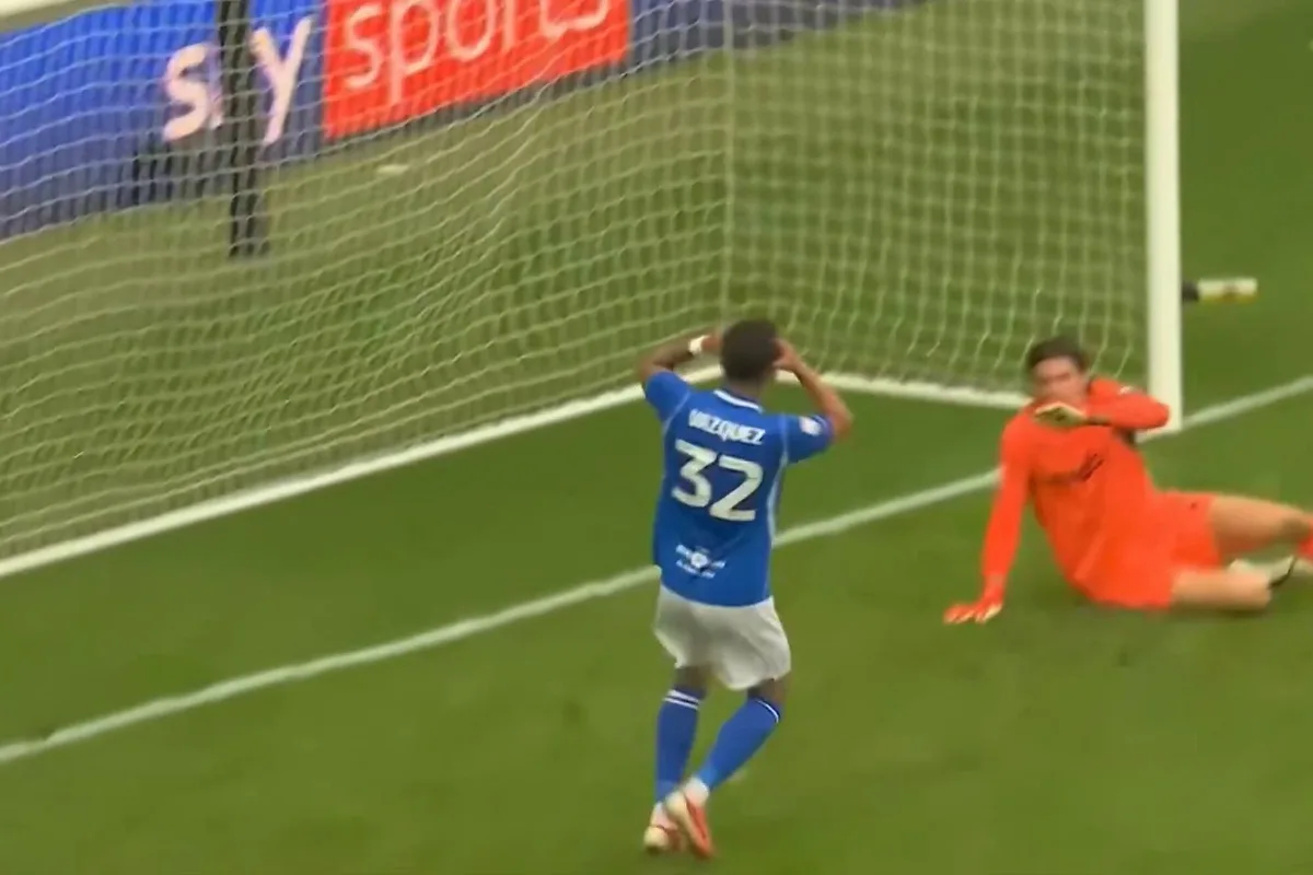 El increíble gol que erró Luis Vázquez con el arco vacío en Inglaterra