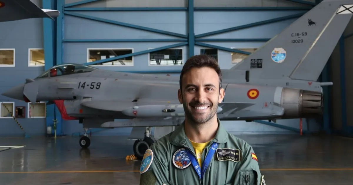 Juan Bengoechea, comandante y piloto de Eurofighter: "Esta profesión tiene mucho sacrificio y a la gente que está con nosotros les debemos la vida porque si nuestra vida es de servicio y de sacrificio, la suya lo es con nosotros también"