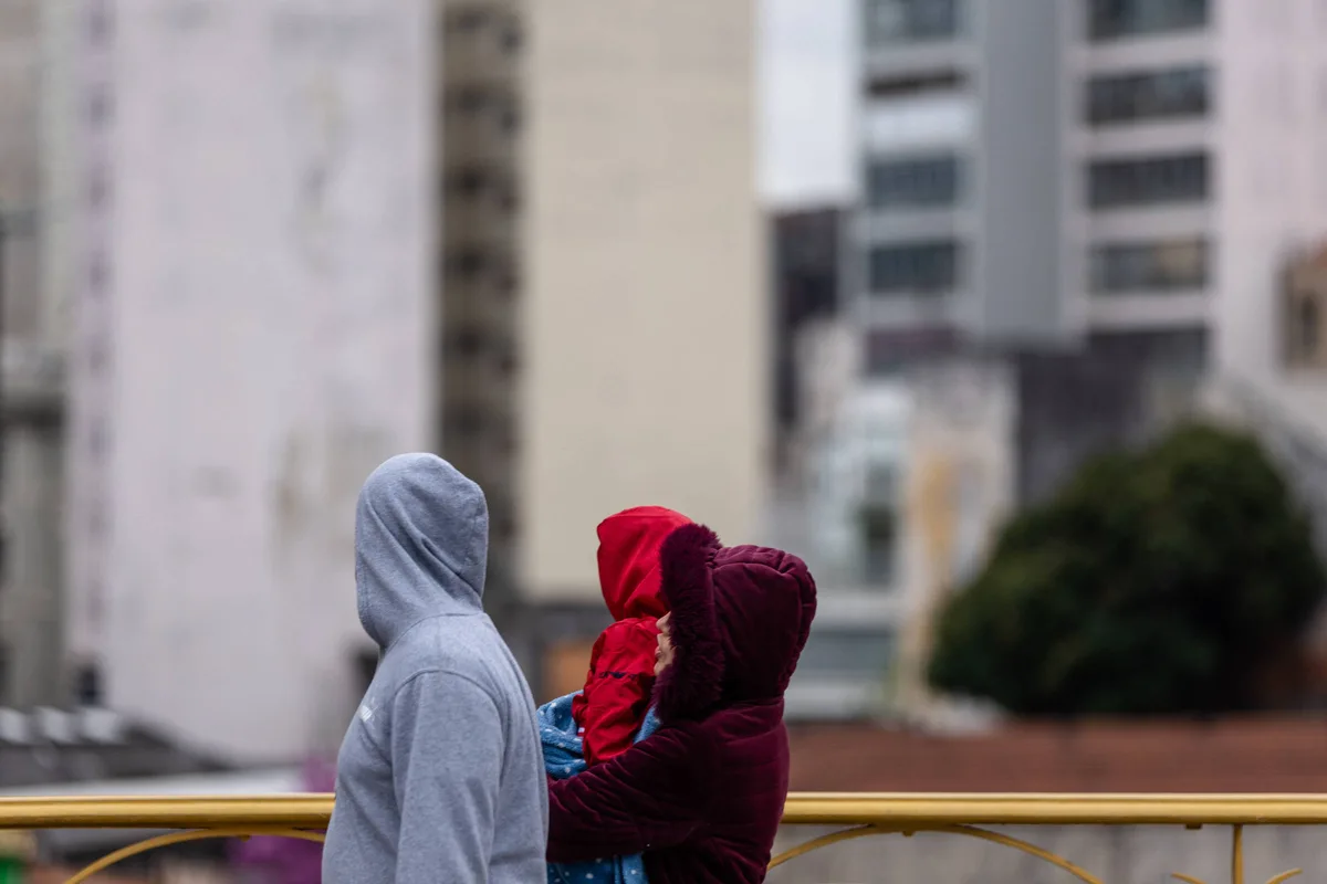 Frente fria mantém temperaturas de 13°C a 20°C nesta quarta (2) em São Paulo