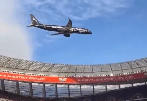Aérea se defende após jatos passarem ‘raspando’ acima de estádio na África do Sul