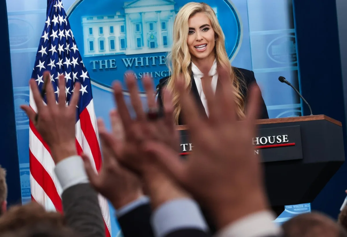 Katie Zacharia elogió a Trump tras dejar el cargo de portavoz de la Casa Blanca
