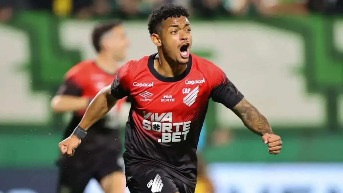 Quem é Léo Derik, jogador do Athletico condenado a 13 anos por estupro
