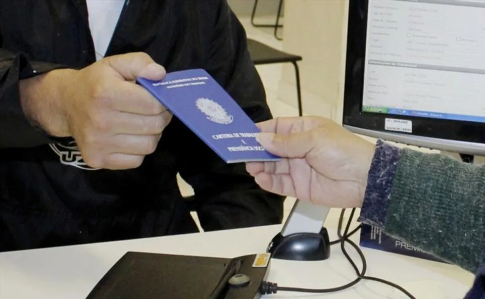 Mais de 22 mil oportunidades! Paraná abre vagas de emprego com carteira assinada em várias cidades