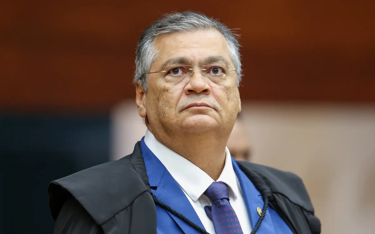 Dino aponta contradição entre partidos e versão de Valdemar sobre emendas