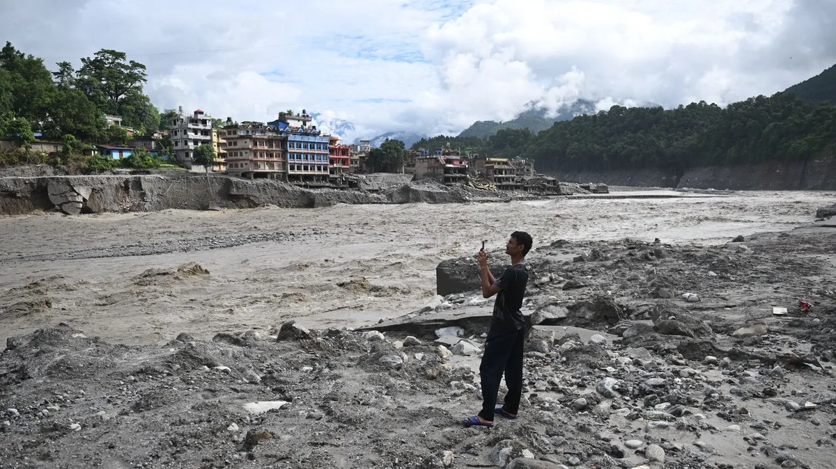 Crues dans l'Himalaya : le bilan dépasse les 1 000 morts au Népal et en Chine, plus de 4 000 personnes portées disparues