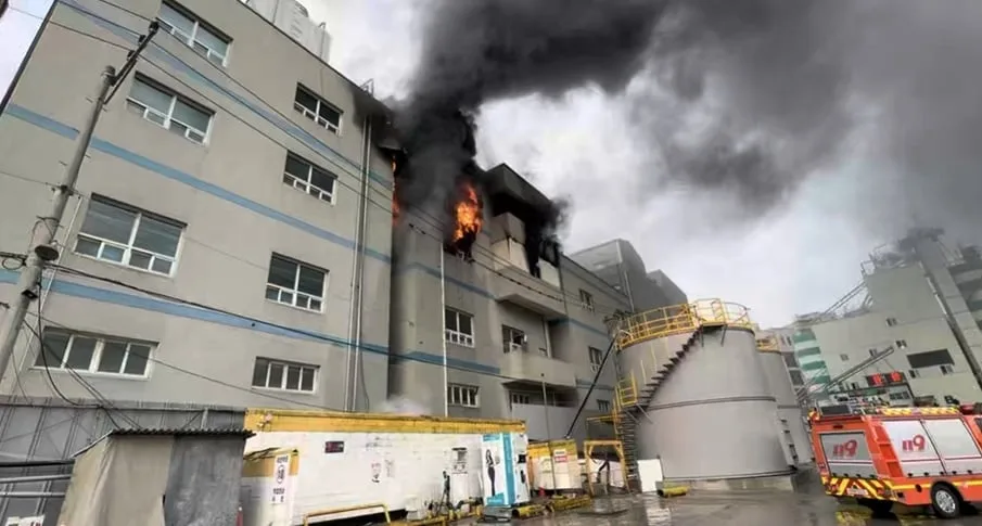 富川の工場火災、消防隊員1人心停止など5人負傷