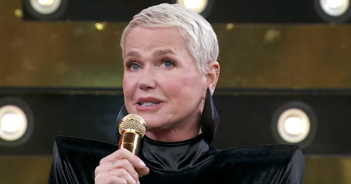 Xuxa faz piada com virilha no Domingão e rebate críticas: 'É minha, mostro se quiser''