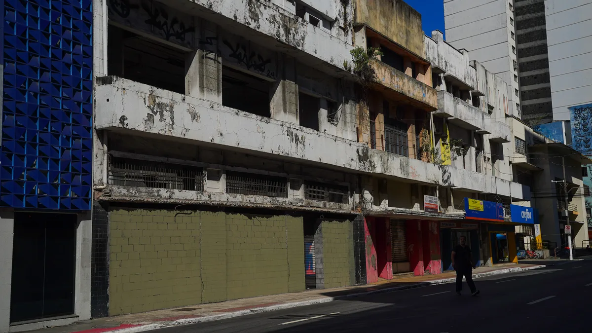 Prefeitura dará ultimato a donos e pode ocupar prédios abandonados no Centro de Vitória