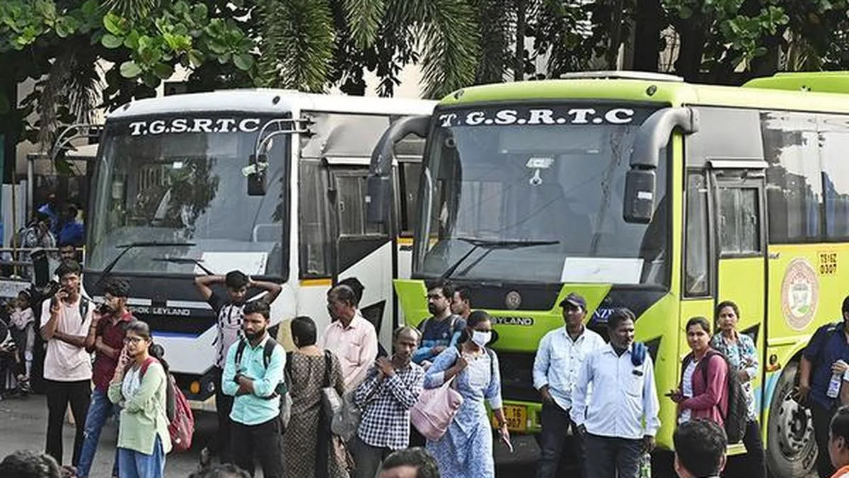 Telangana RTC to operate 2,425 special buses between Karimnagar and Secunderabad to clear festival rush