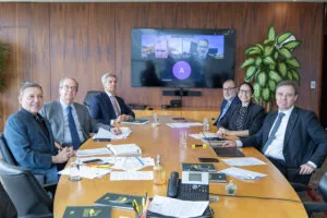 TSE aprova novas regras para uso de grupos e canais nas eleições