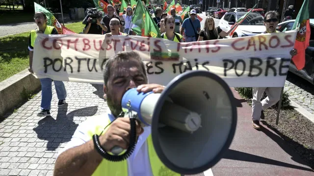Manifestação em Espinho contra preço dos combustíveis e custo de vida
