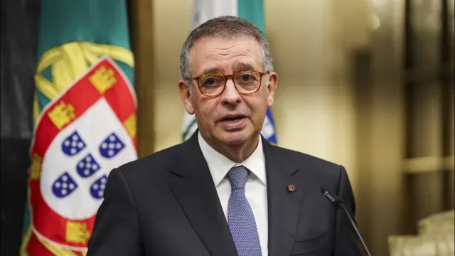 Seguro recebido pelo Papa Leão XIV no Vaticano na quinta-feira
