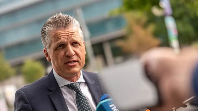 Bundesregierung: Unionsfraktionschef Frei: Rückzug nie ein Thema für Merz