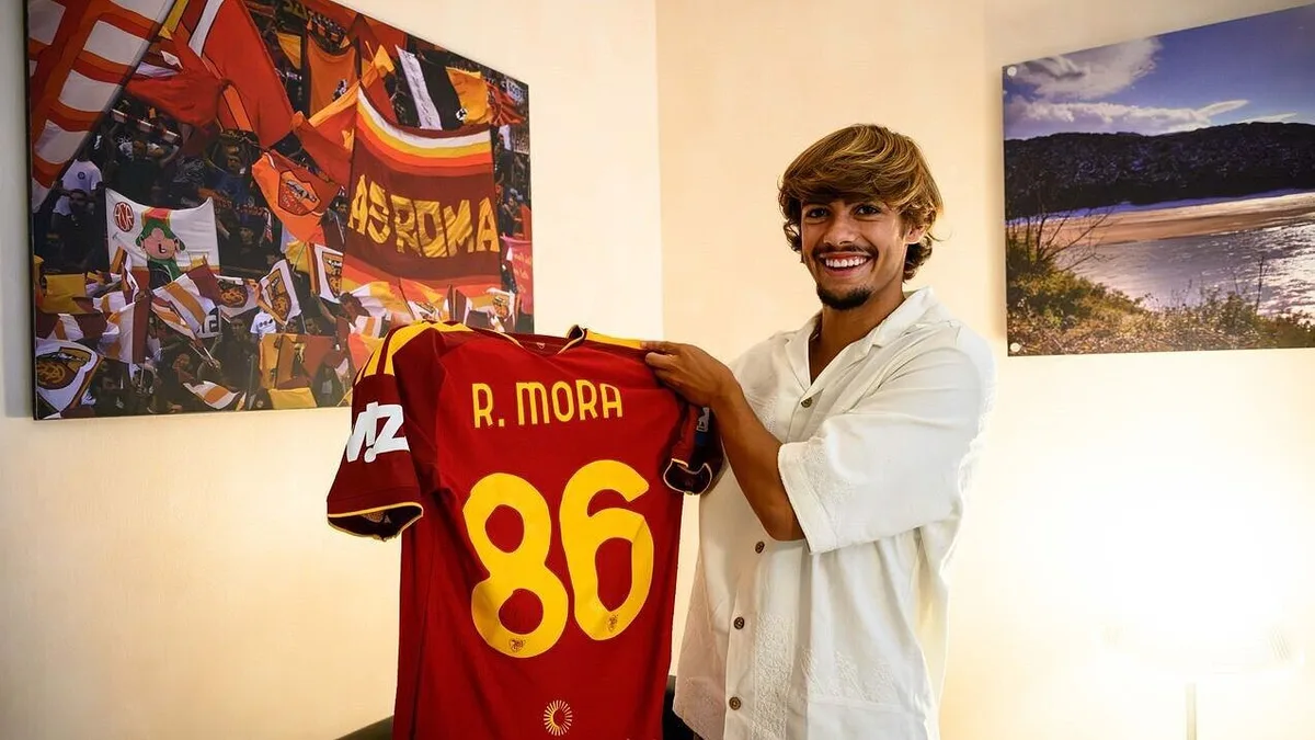 José Mourinho dá o 'aval' a Rodrigo Mora na Roma: «É um dos melhores talentos do futebol português»