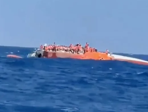 Ferry com cerca de 270 passageiros a bordo vira na costa do Chipre do Norte